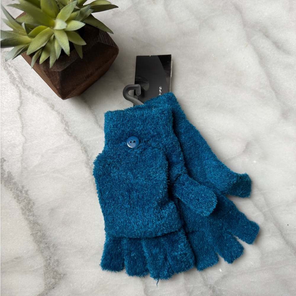 NWT Cejon Blue Texting Gloves